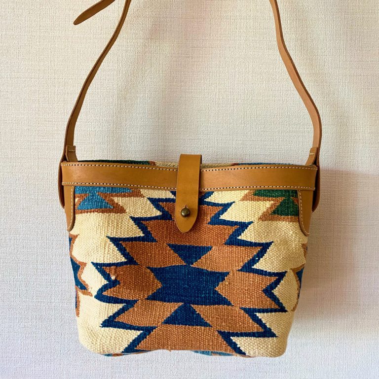 VINTAGE RUG POCHETTE